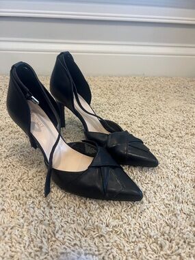 Nine West Black D'Orsay Pointed Knot-Front Pumps